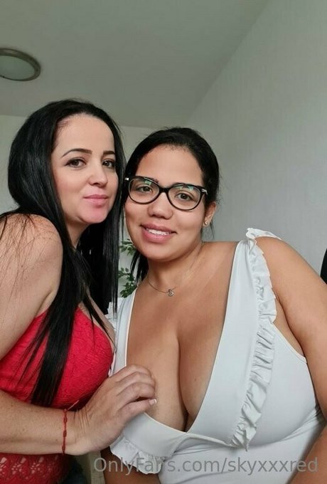 skyxxxred pornstar exclusive images