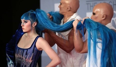 Ashnikko naked model gallery