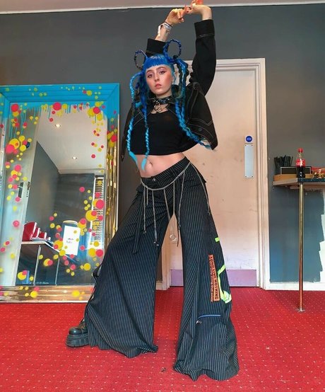 Ashnikko pornstar naked photos