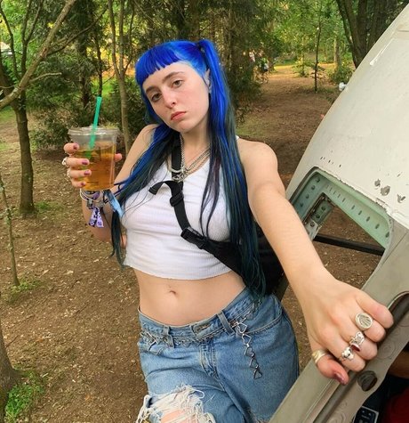 Ashnikko hot model gallery