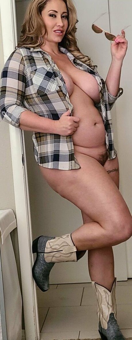 evanotty model art gallery