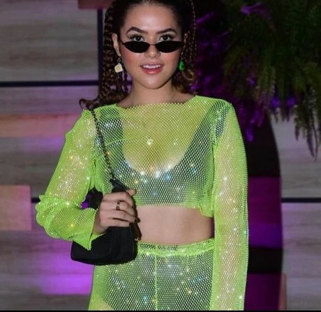 Maisa Silva model hot images