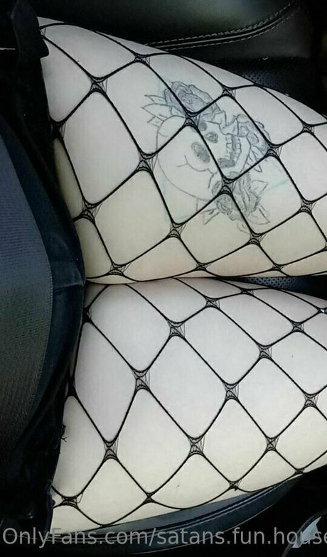 satans fun house top star picture