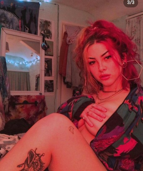 neferkitti pretty model images