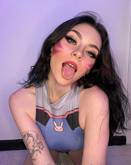 leahjamesxo high quality pornstar pictures