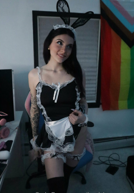 leahjamesxo model beautiful pictures