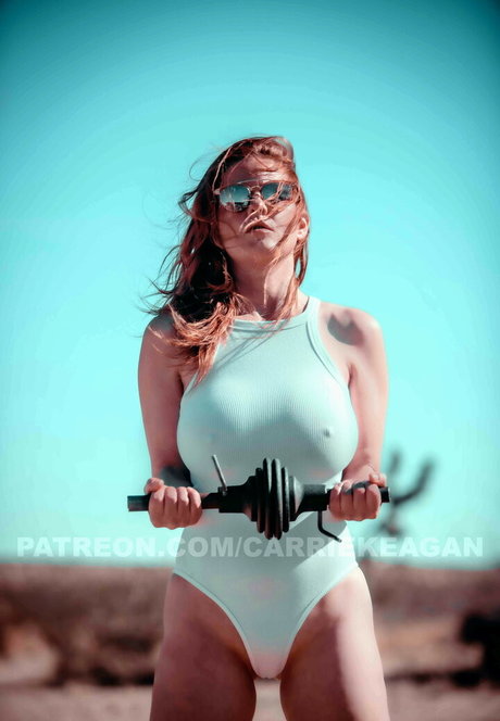 Carrie Keagan beautiful actress img