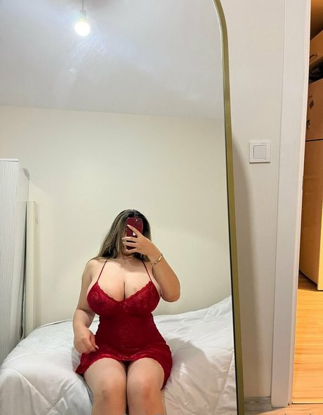 mervedamla pornographic model pictures