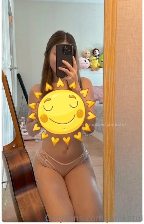 Katuuui nude actress pic