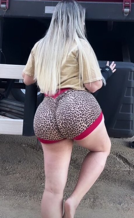 Aline FUtcher Ouriques sexy model pic