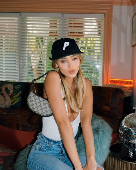 babe brunette onlyfans free photos