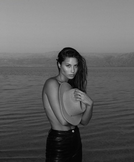 Yeela Frumkin hot actress pics