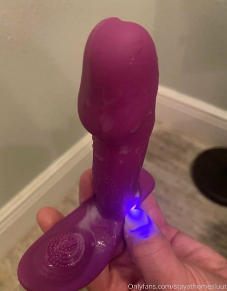 stayathomemillf Profile pic