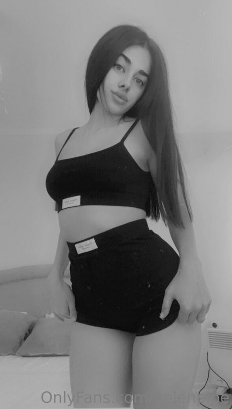 helenpipe star nude picture