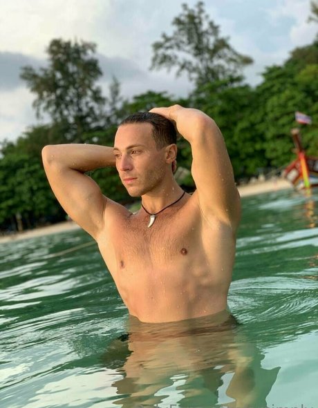 arsimply model free photo