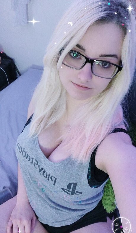 SimplexityLaFae model hot image