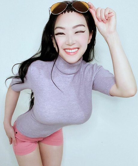 Vampybitme model hd pic