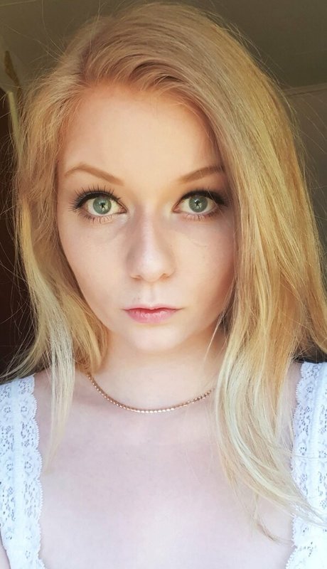 Purrluna naked pornstar photo