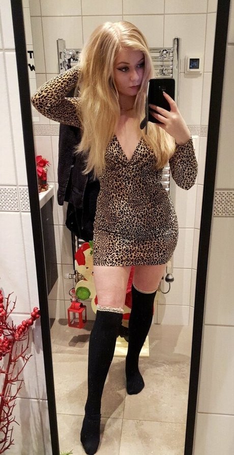 Purrluna actress pics