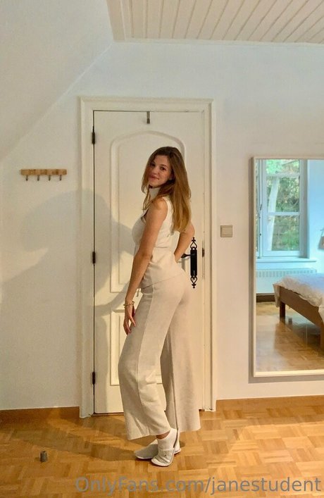 lovvejane star hot pic