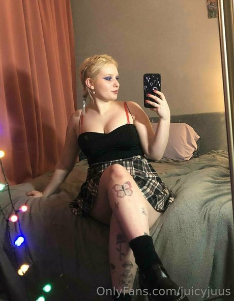 juicyjuus star naked galleries