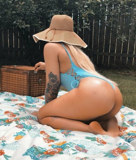 rozaybae art star pics