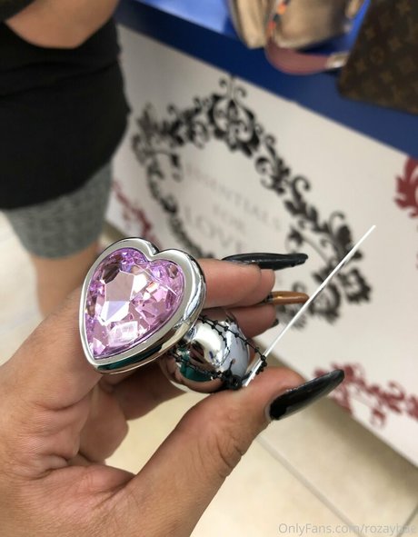 rozaybae model xxx photos