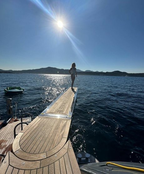 Geri Halliwell model nice image