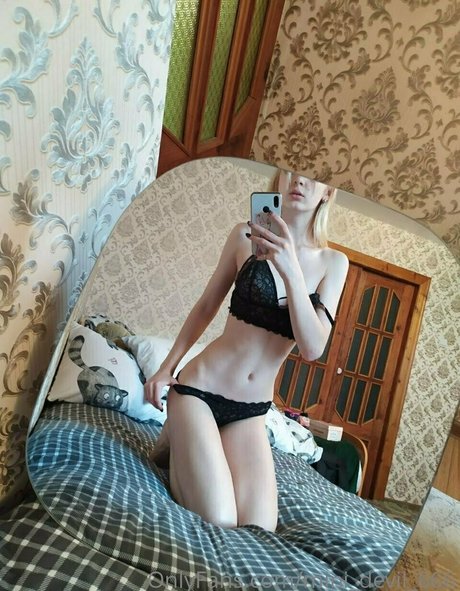 mini devil 666 xxx model pictures