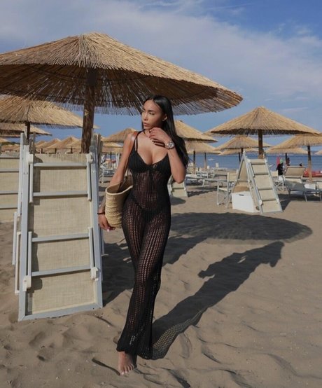 Paola Henriquez star erotic photo