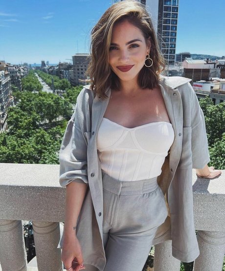 Andrea Duro erotic actress images