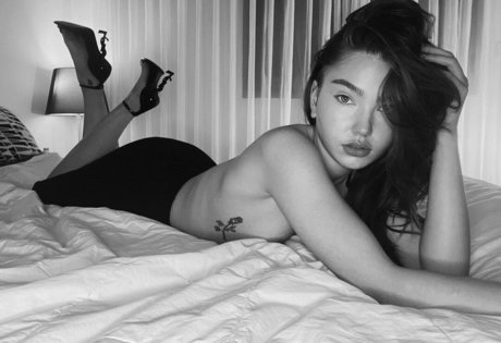 Eva Shakun sexy pornstar gallery