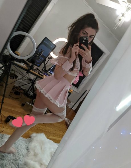 KiraChats high quality model img