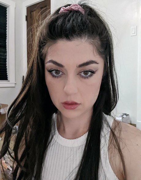 KiraChats model image