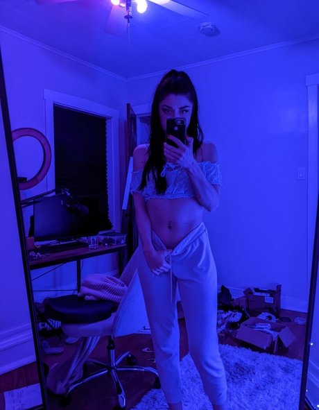 KiraChats star sexy image