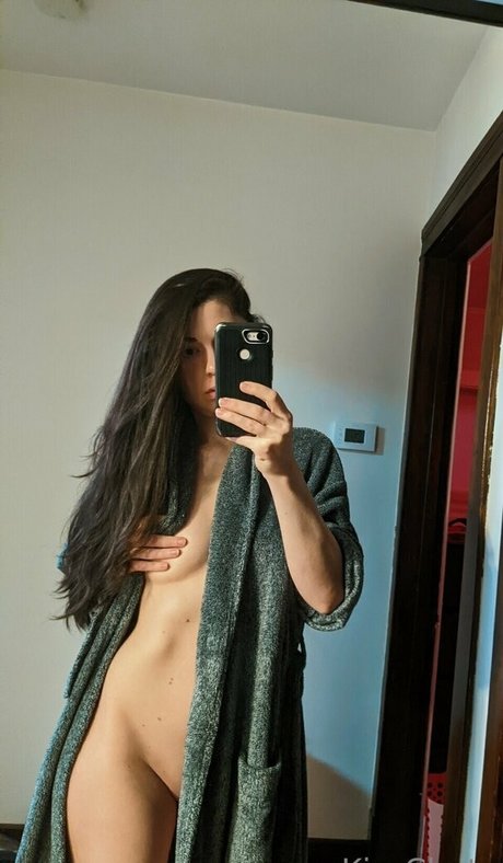 KiraChats star naked picture