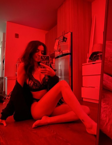 Tylenaaa naked star pictures