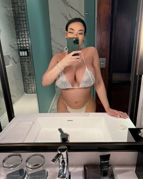 sheismichaela sexy model pic