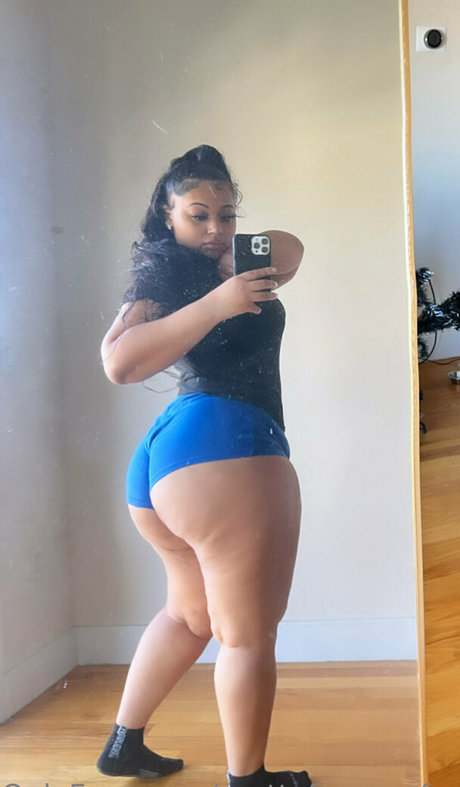 prettyfacesznfree adult model picture