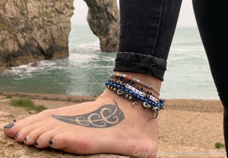 beachblondde model top img