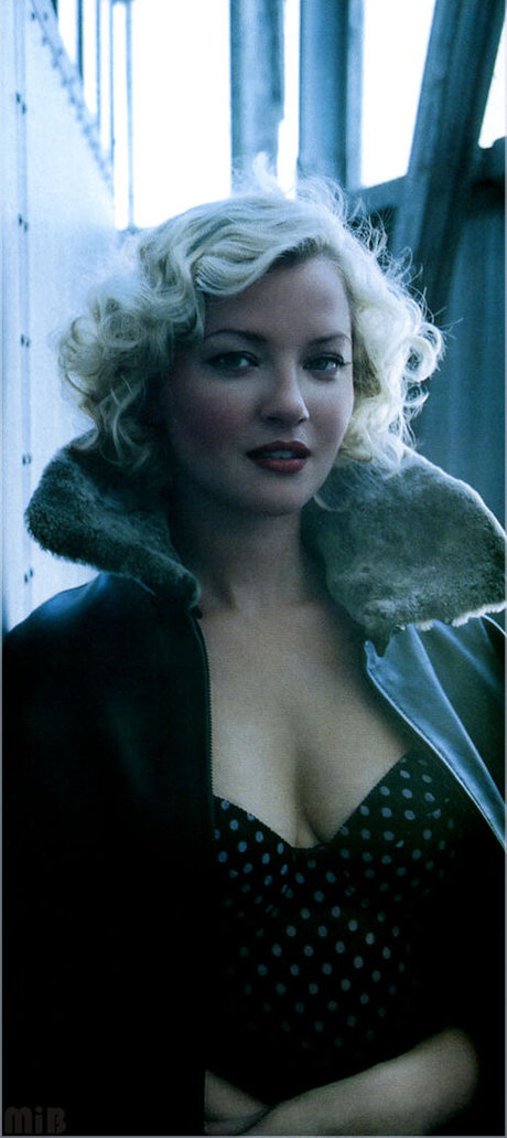 Gretchen Mol model hot photos