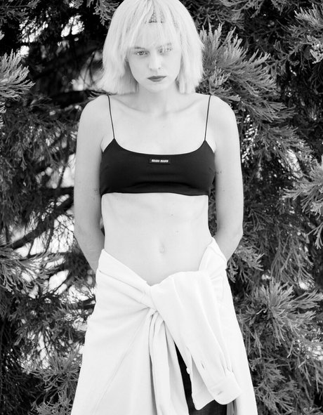 Emma Corrin nude star galleries