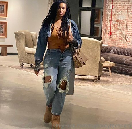 bigbootytechnerd pornstar art galleries