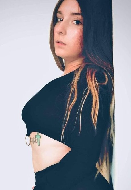 Destiny Wachter star top pic