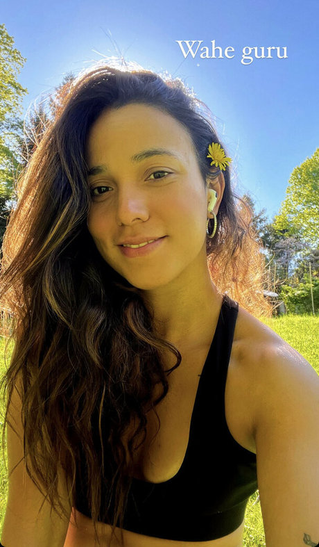 Mariane Sakay exclusive model pic