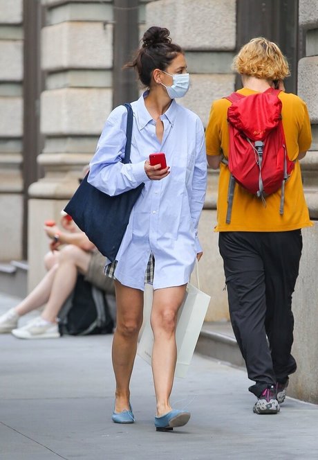 Katie Holmes star art galleries