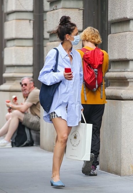 Katie Holmes Profile pic