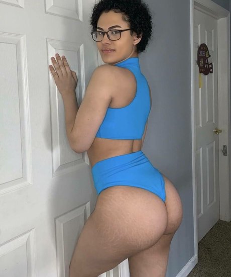 Thick Diamond erotic model gallery