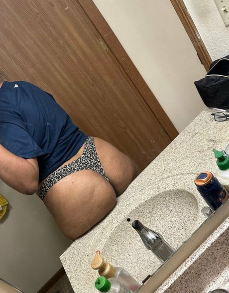 lizzie222 nice pornstar photo