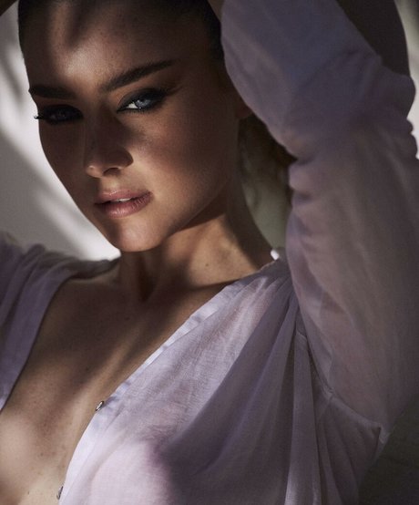 Effy Palarya hd actress photos